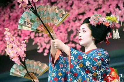 日本女人和樱花.jpg